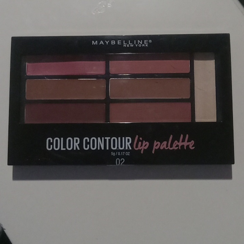 Color Contour Lip Pallete NWT